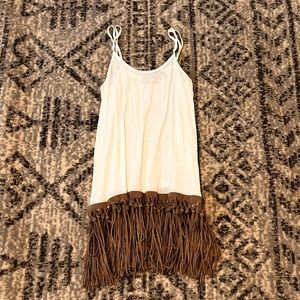 White tank top russles on end